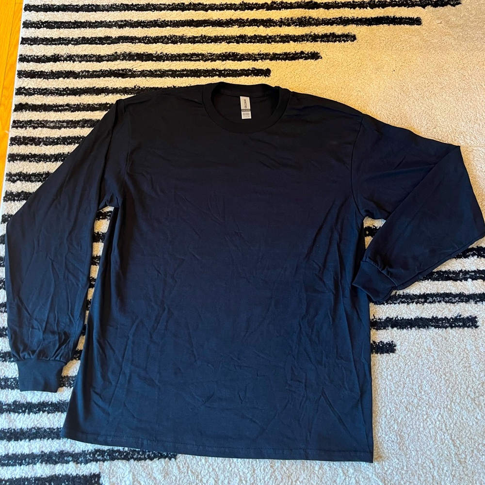 Gildan Men’s Large Cotton long sleeve, black.